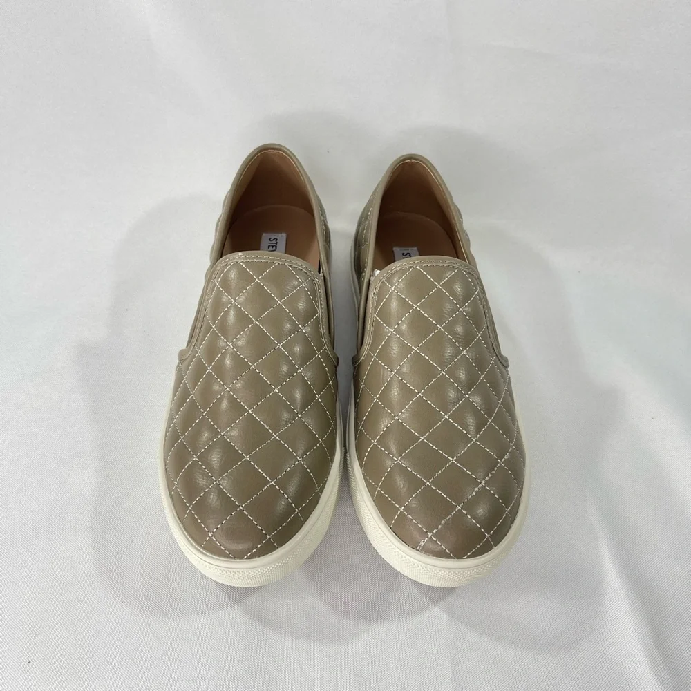 Steve Madden Womens Ecentrcq Slip On Sneaker. Color Gray. Size 9 NEW!!